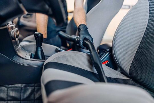 Cómo limpiar la tapicería del coche