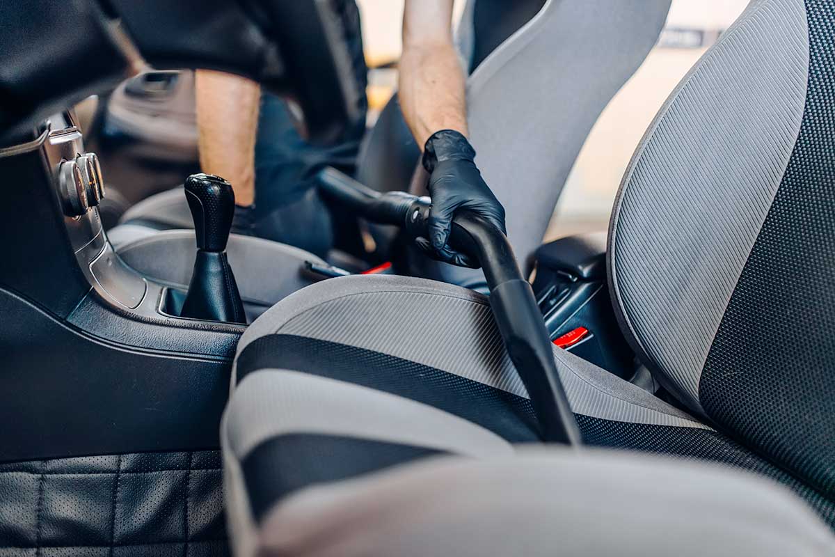 Cómo limpiar la tapicería del coche