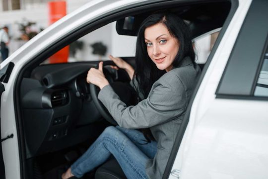 ¿Debo comprar un coche u optar por el renting?