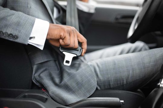 La historia del cinturón de seguridad en los coches