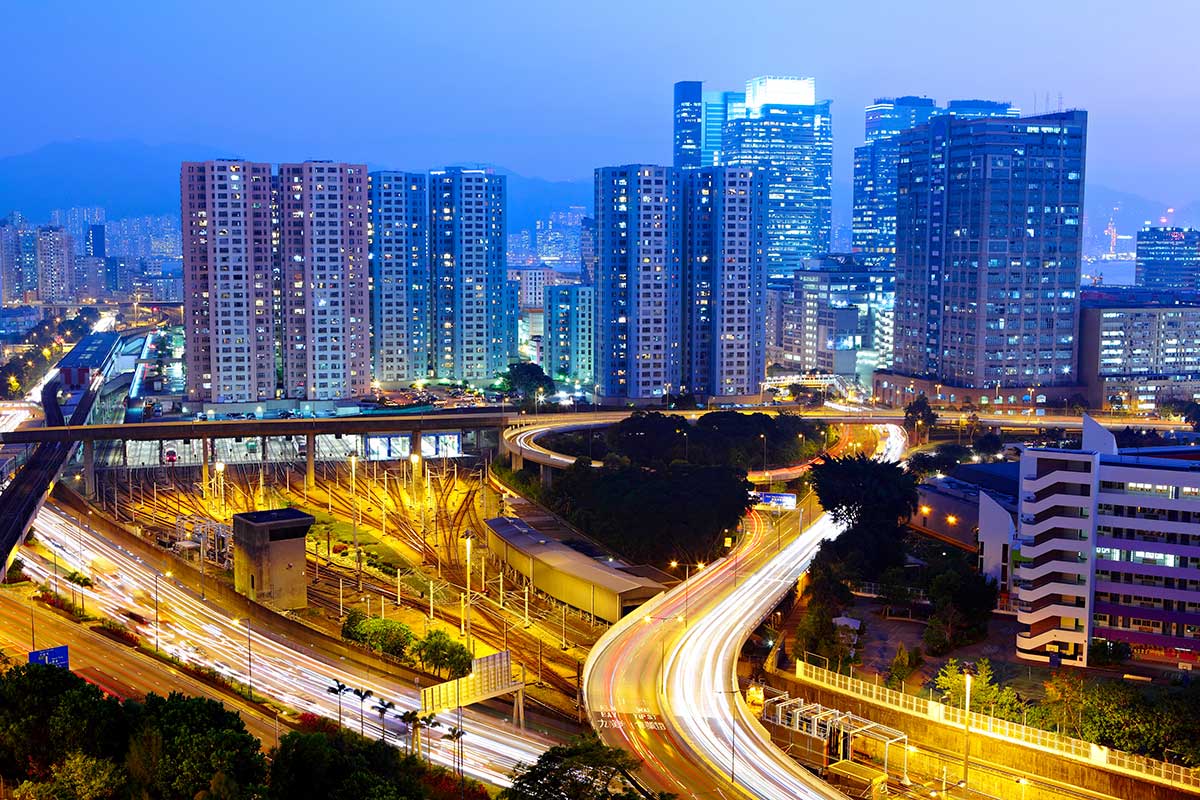renting movilidad sostenible ciudades inteligentes de noche Renting, ciudades inteligentes y movilidad sostenible