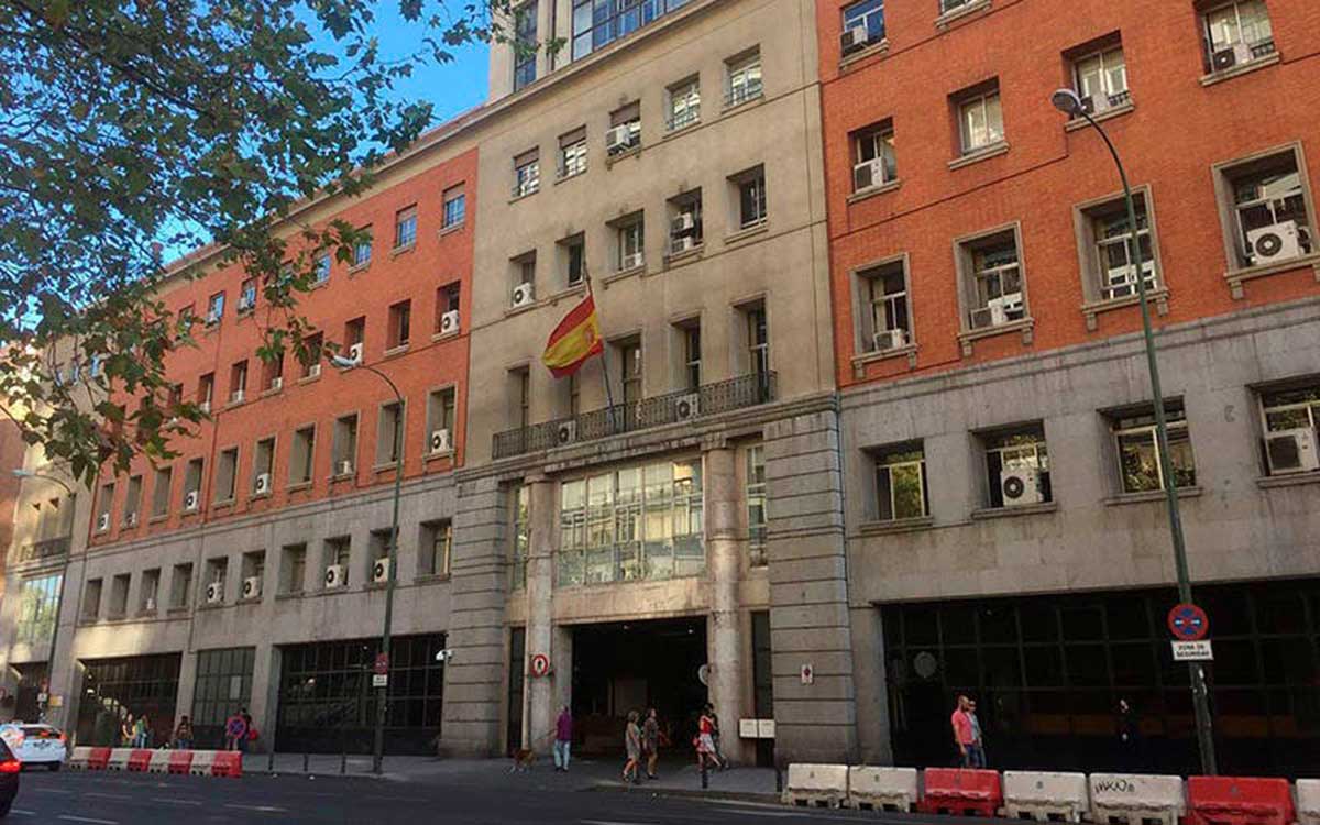 gobierno destina 100 millones euros coches sostenibles renovar oficiales El Gobierno renueva su flota de coches oficiales y destina 100 millones de euros