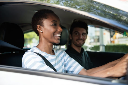Descubre las ventajas de cambiar periódicamente de coche con el renting