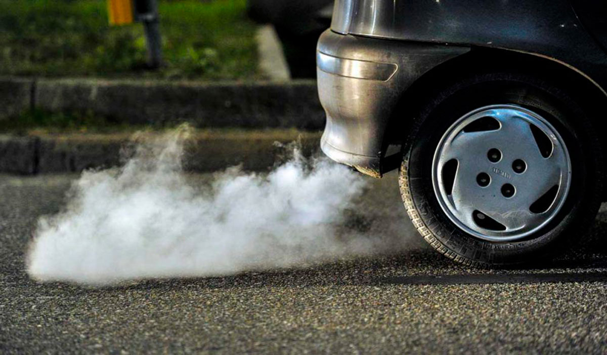 Causas y soluciones para el humo blanco y negro del tubo de escape de los coches
