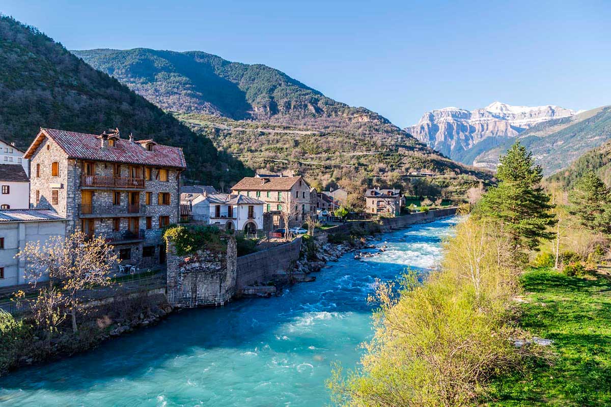 ruta 5 montanas coche pirineo aragones Descubre el Pirineo Aragonés en estas 5 rutas a montañas españolas en coche