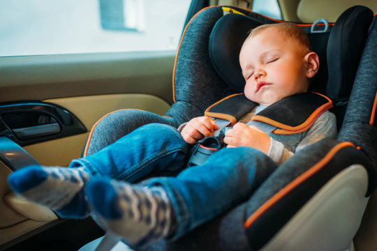 Conoce la tecnología antiolvido de niños y mascotas en el coche este verano
