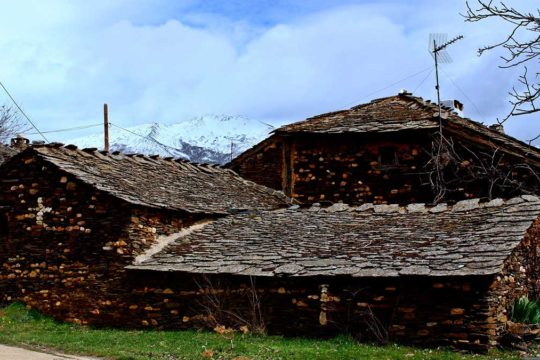 Recorre en coche la ruta de los pueblos negros de Guadalajara