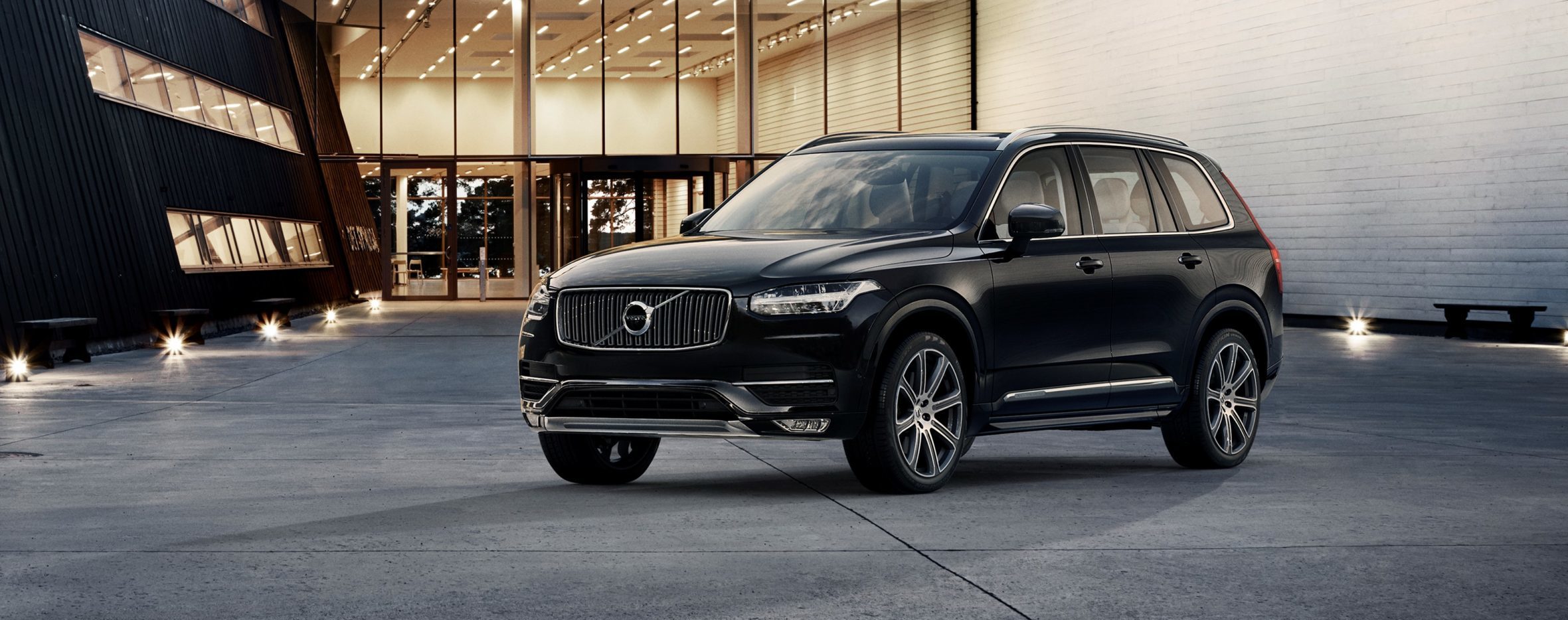 Renting Volvo XC90 2.0 B5 G AWD Plus Dark Auto Sin Entrada