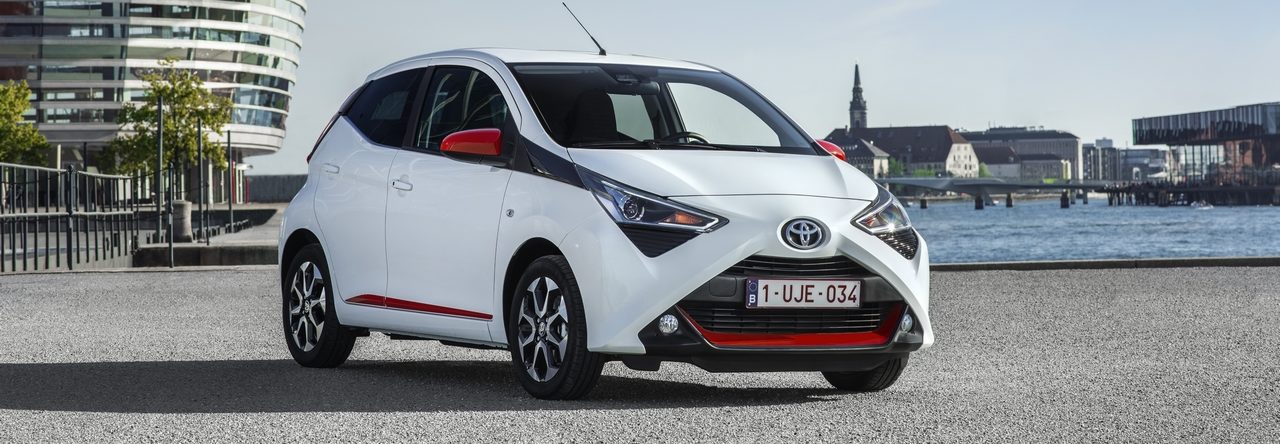 Renting Toyota Aygo White Compacto Urbano Renting Finders