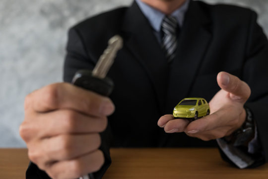 ¿Qué hago si multan a otra persona con mi coche?