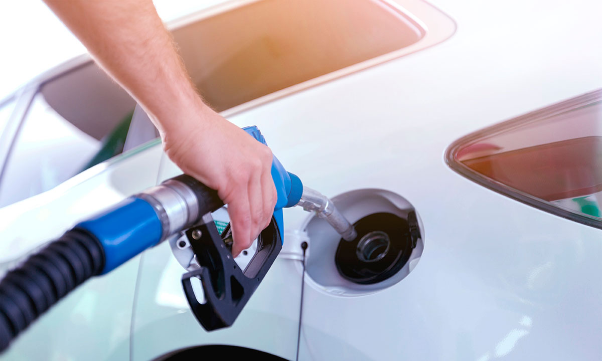 ¿Por qué se encarece tanto el precio del combustible de coche?