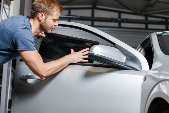 Cristales tintados o láminas solares para el coche, ¿Cuál es mejor?