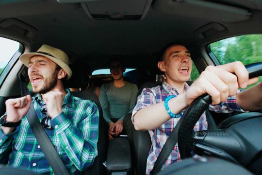Las mejores canciones para escuchar en el coche