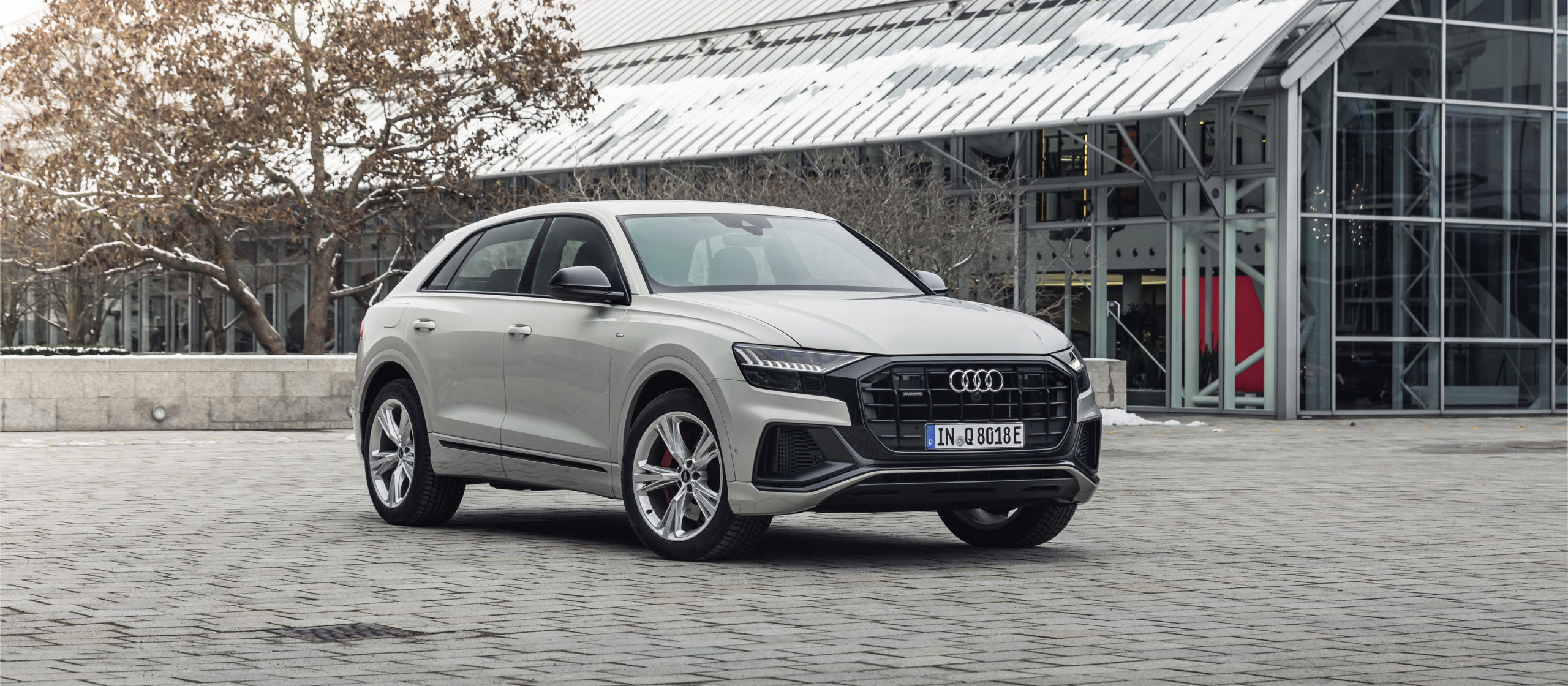 Renting Audi Q8 60 TFSI e quattro
