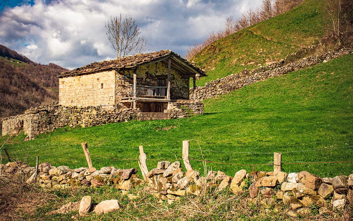 pueblos pasiegos cantabira en coche Viaje en coche a los pueblos pasiegos de Cantabria