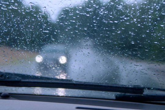 Cómo evitar que los cristales de tu coche se empañen