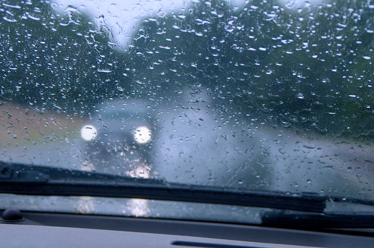 Cómo evitar que los cristales de tu coche se empañen