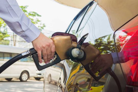 Las 4 averías del coche por apurar el combustible en el depósito