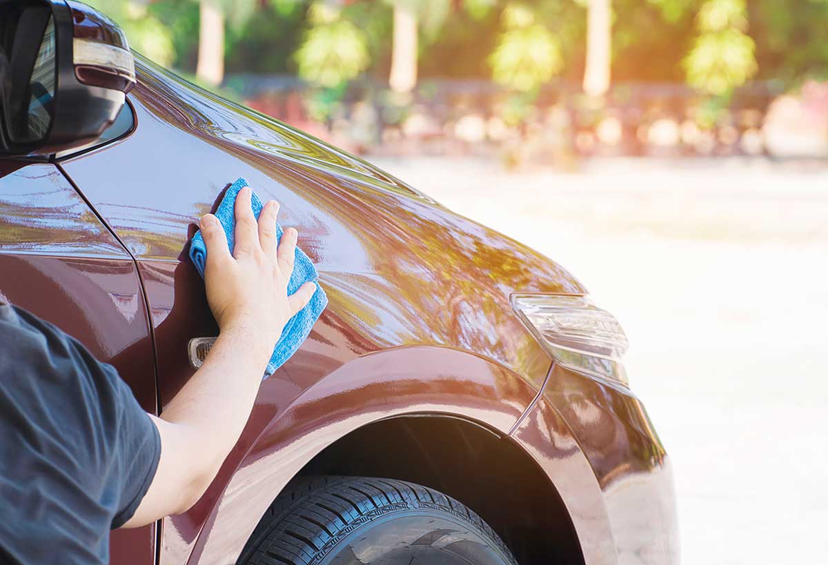 Factores que dañan la pintura del coche