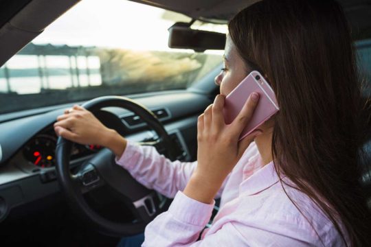 Distraerse es la principal causa de muerte en carretera