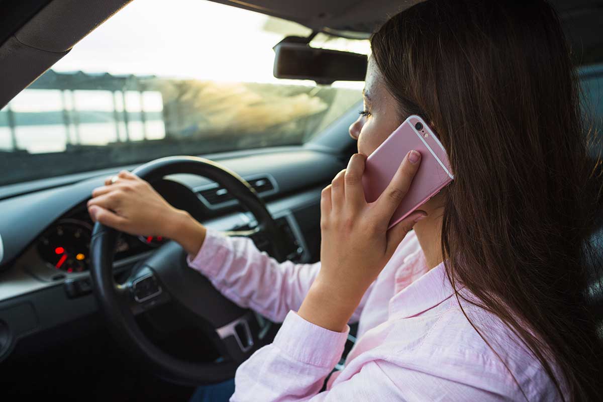 Distraerse es la principal causa de muerte en carretera