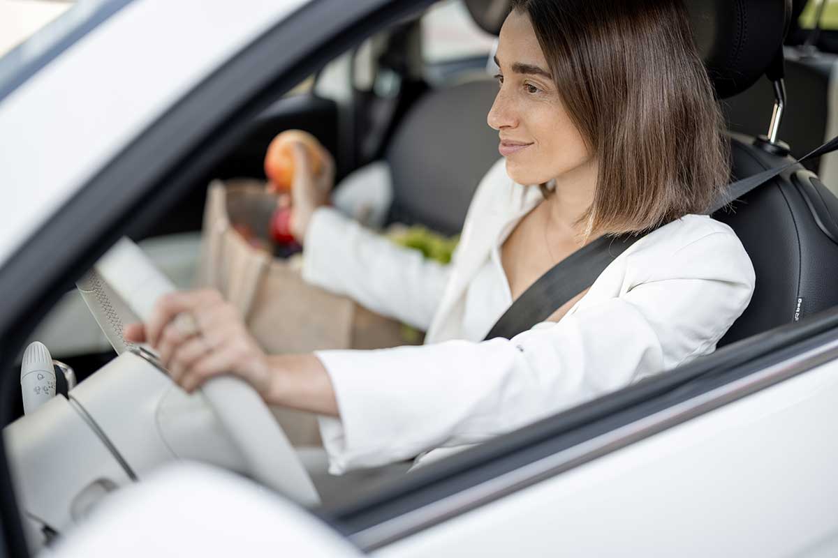 multa llevar bolsas compra asiento trasero coche Así son las multas por llevar la compra en el asiento del coche