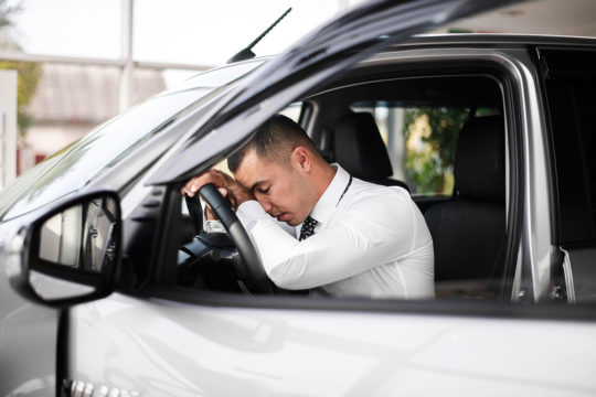 Conducir con un golpe de calor es igual de peligroso que hacerlo borracho