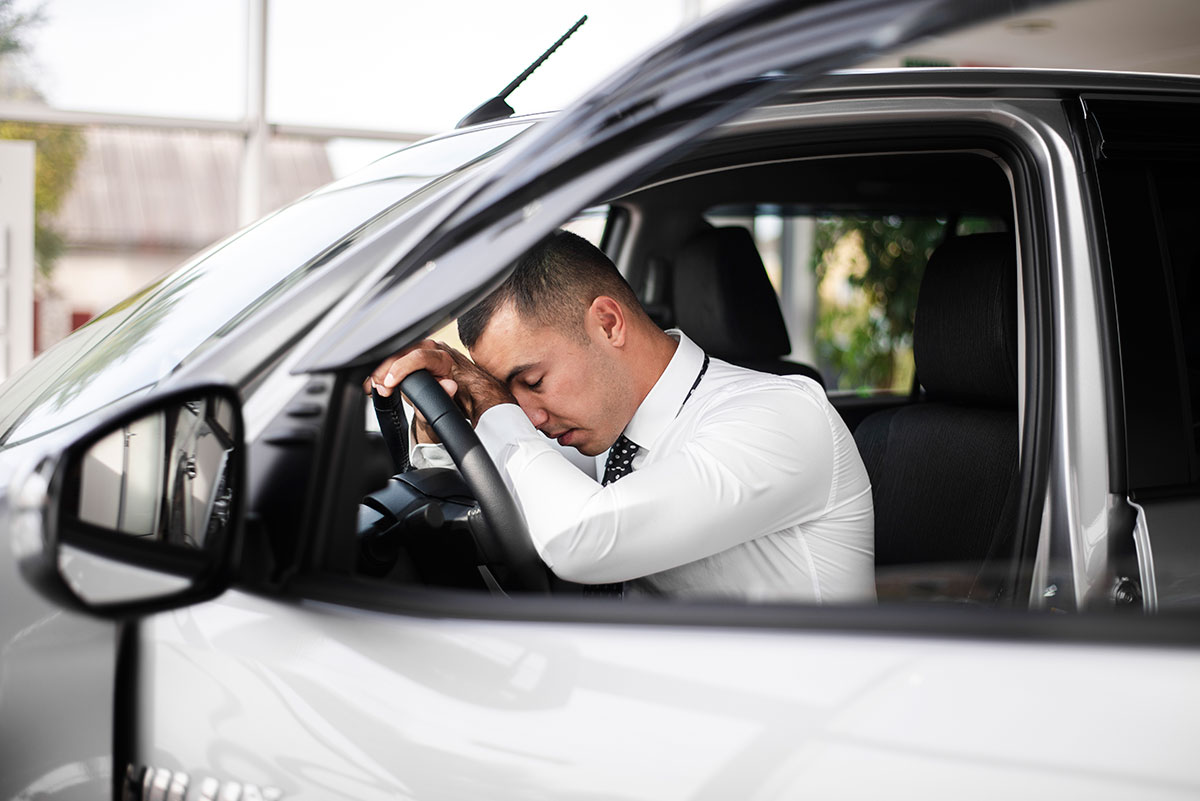 golpe calor conducir coche peligroso Conducir con un golpe de calor es igual de peligroso que hacerlo borracho