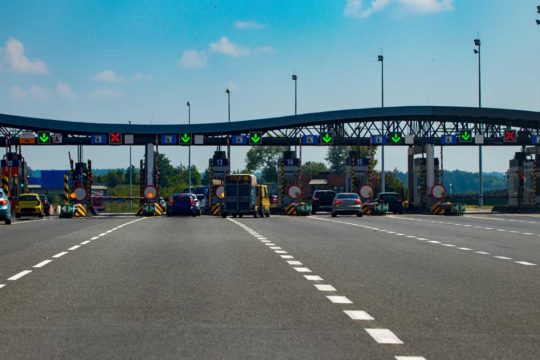 Cómo podría ser el sistema de pago de las autovías con peaje en España en 2024