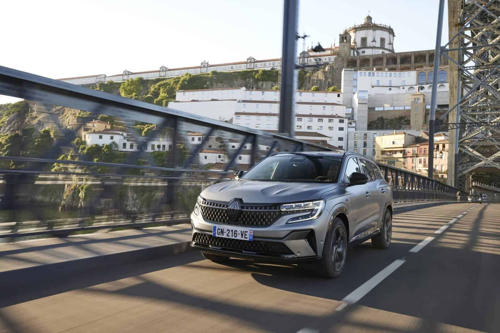 Renting Renault Espace E-Tech Full Hybrid Esp. Alpine Sin Entrada Renting Renault Espace E-Tech Full Hybrid Esp. Alpine Sin Entrada
