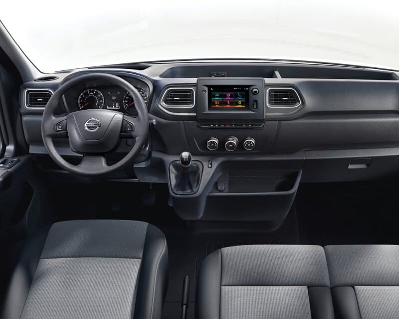 Renting Nissan Interstar Furgón L2H2 Go Furgoneta Industrial Manual Tracción Delantera 3 Plazas Renting Finders Interior