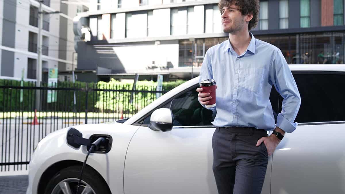reducir la huella de carbono con cohes electricos Reducir la huella de carbono gracias a los coches eléctricos