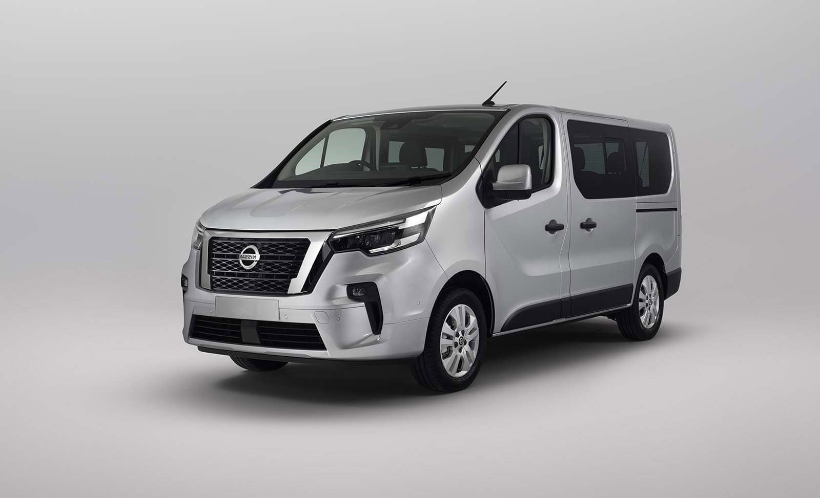 Renting Nissan Primastar Combi Acenta Furgoneta Manual 9 Plazas
