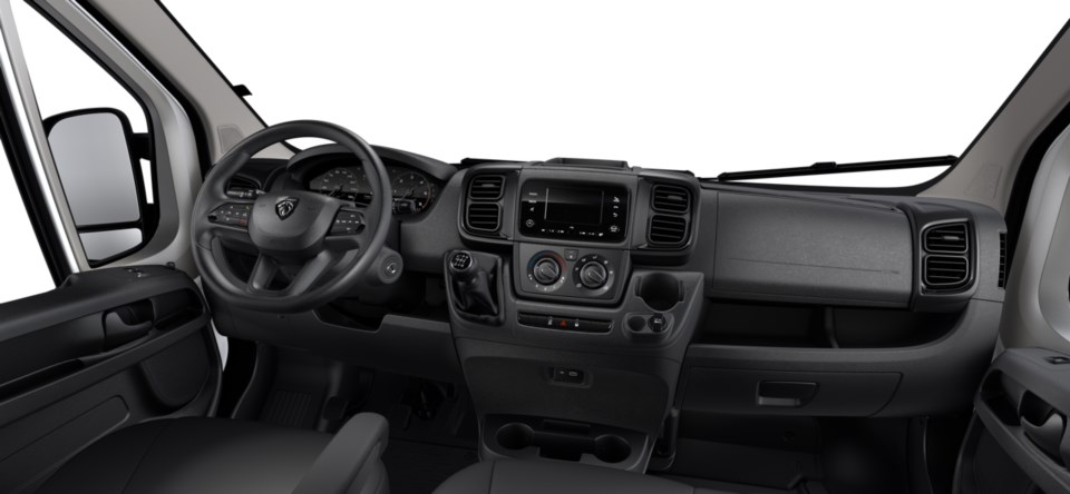 Renting New Peugeot Boxer L2 H2 Furgoneta Industrial 3 Plazas Manual Diésel Blanco Renting Interior