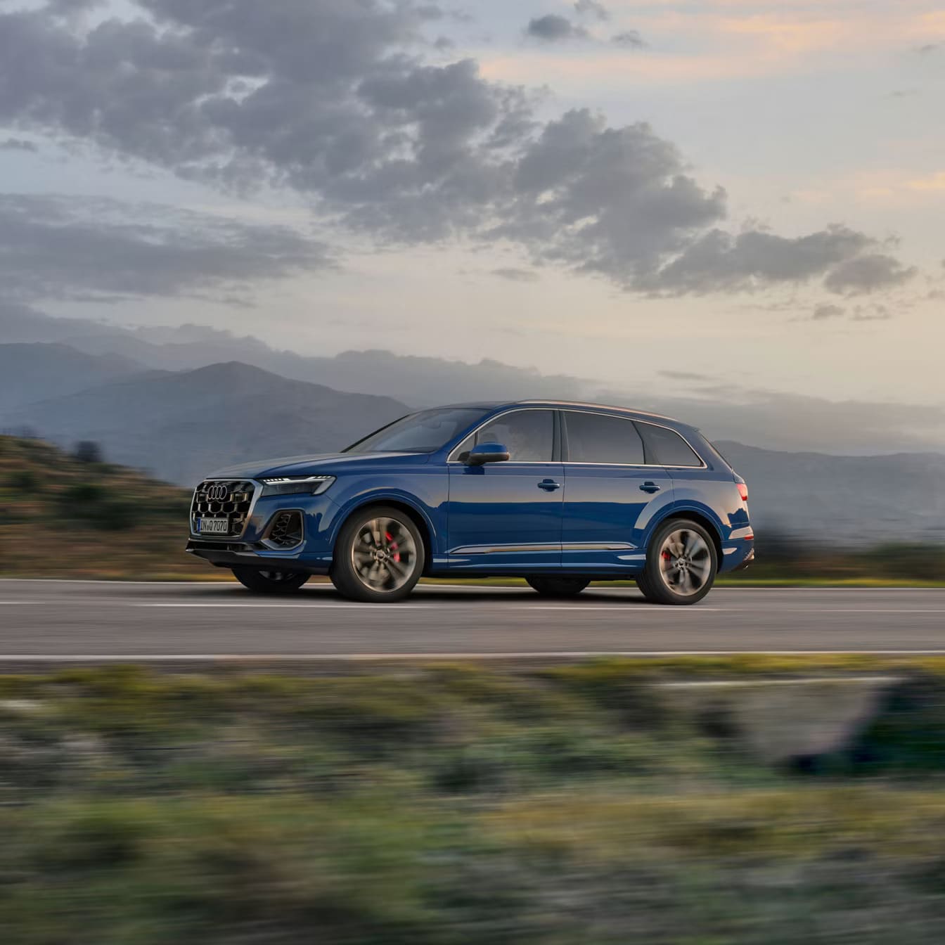Renting Audi Q7 55 TFSIe 280kW (381CV) quattro tiptronic Sin Entrada Renting Audi Q7 55 TFSIe 280kW (381CV) quattro tiptronic Sin Entrada