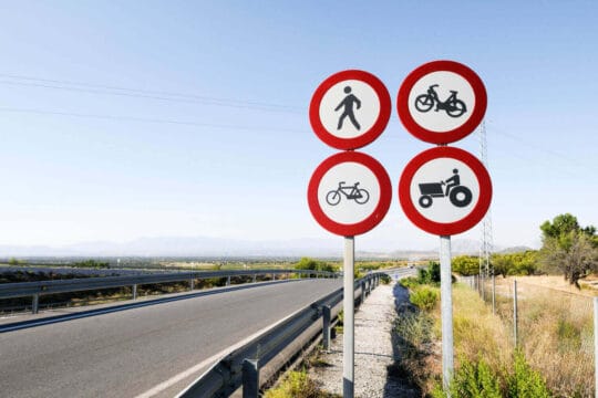 Nuevas señales de tráfico 2025: los cambios que introduce la DGT y cómo afectan a tu conducción diaria