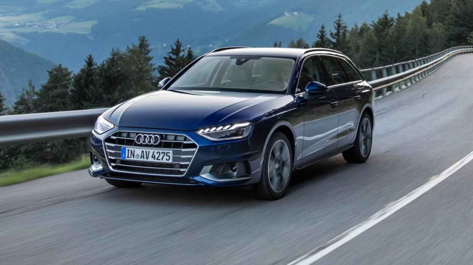 Renting Audi A4 Avant Monovolumen