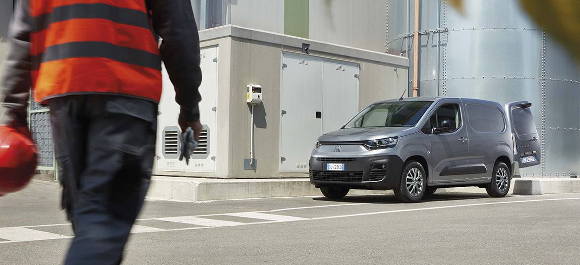 Renting Fiat Doblò Cargo Furgoneta Industrial 2 Plazas Renting Finders