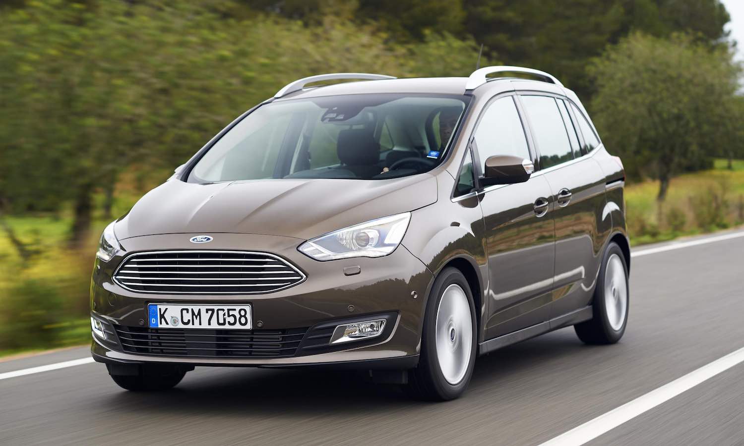 Renting Ford C-Max Monovolumen