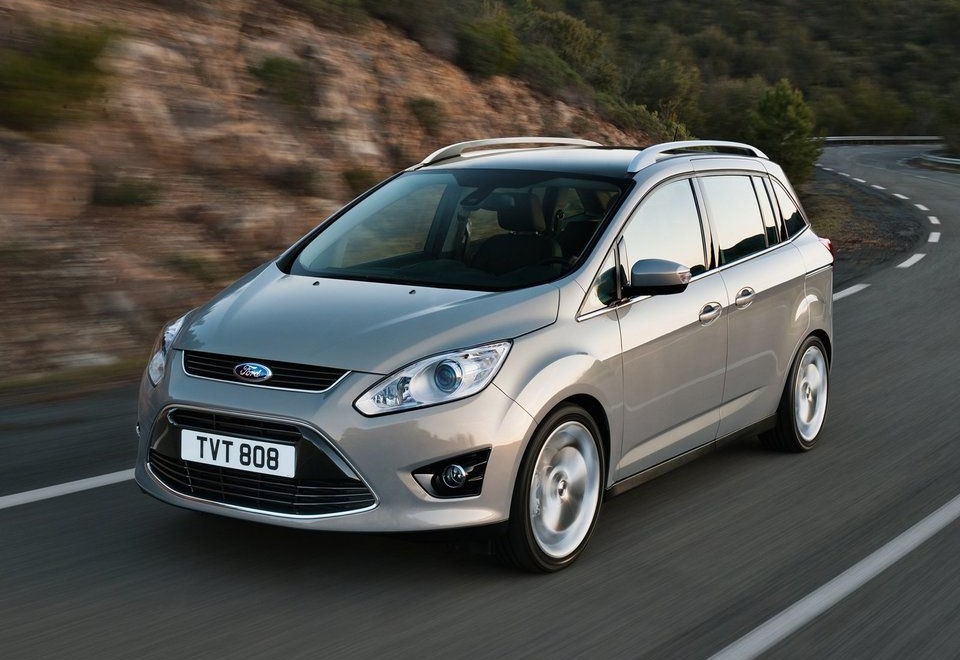 Renting Ford Grand C-Max Monovolumen 7 Plazas