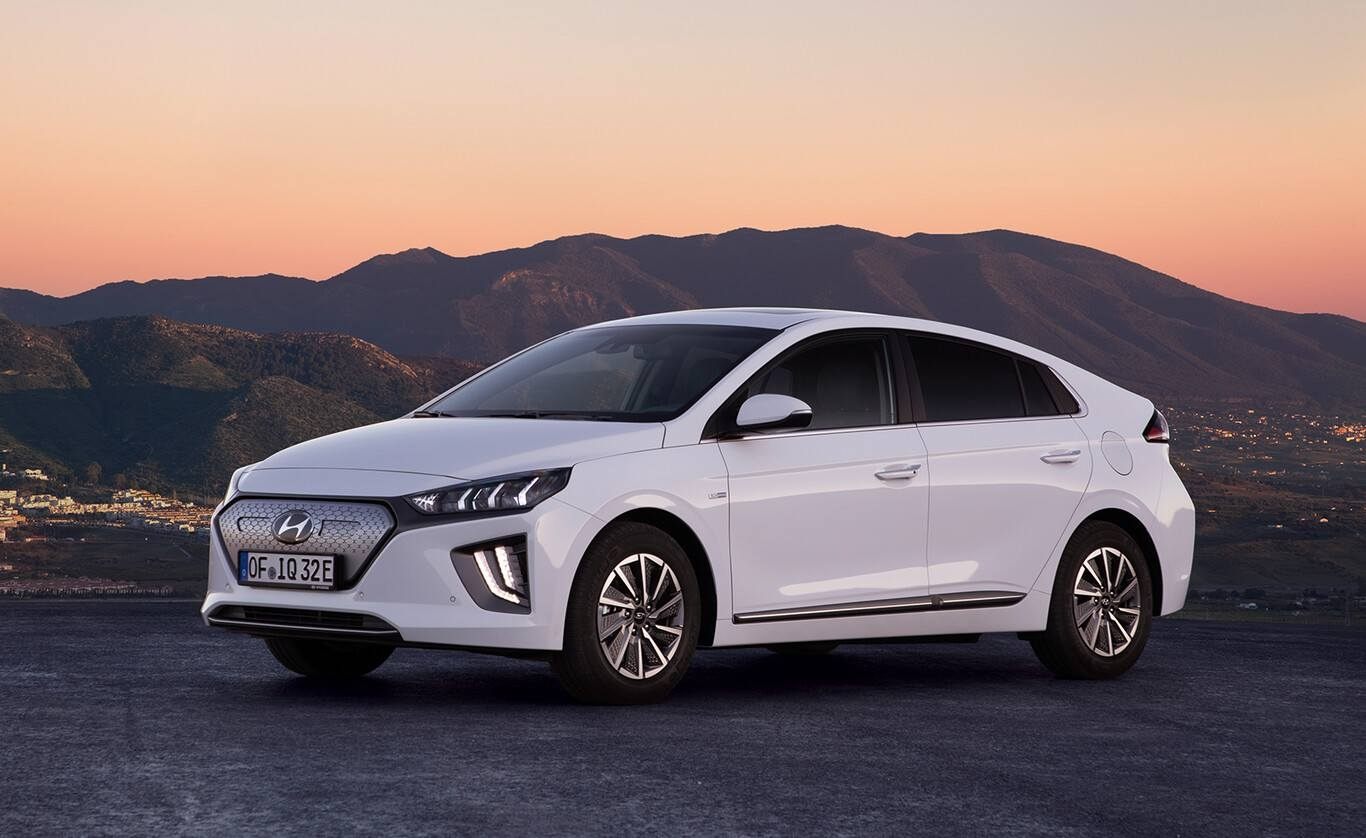Renting Hyundai Ioniq Berlina Eléctrico Automático Etiqueta 0