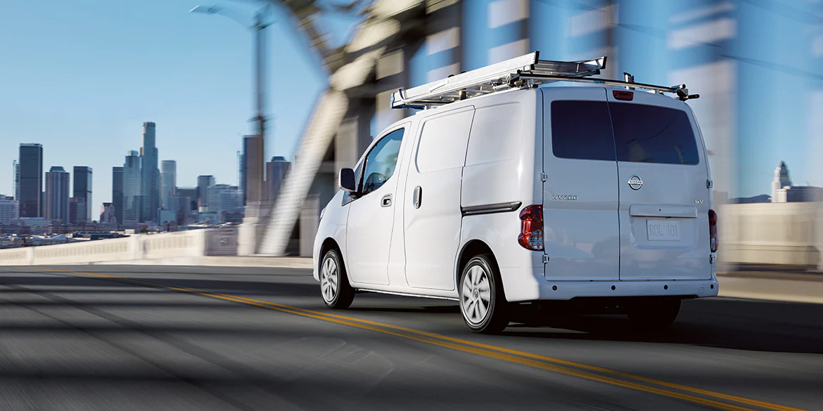 Renting Nissan NV200 Cargo Furgoneta Industrial