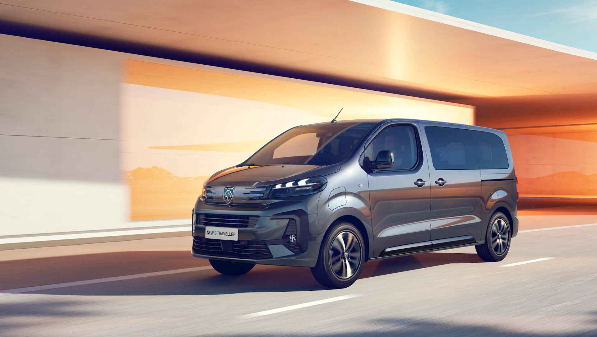 Renting Peugeot e-Traveller Monovolumen Automático Eléctrico Etiqueta 0 Renting Finders