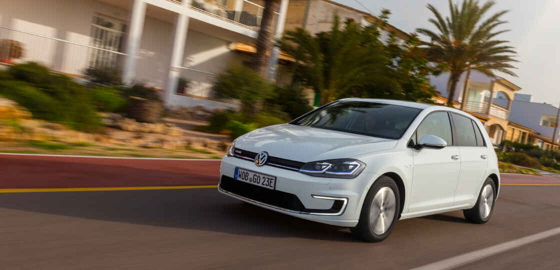 Renting Volkswagen e-Golf Compacto Automático Eléctrico Etiqueta 0