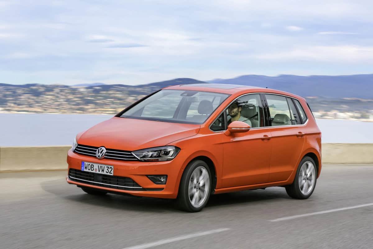 Renting Volkswagen Golf Sporstvan Monovolumen