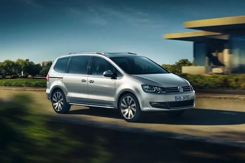 Renting Volkswagen Sharan Monovolumen