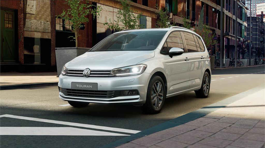 Renting Volkswagen Touran Monovolumen
