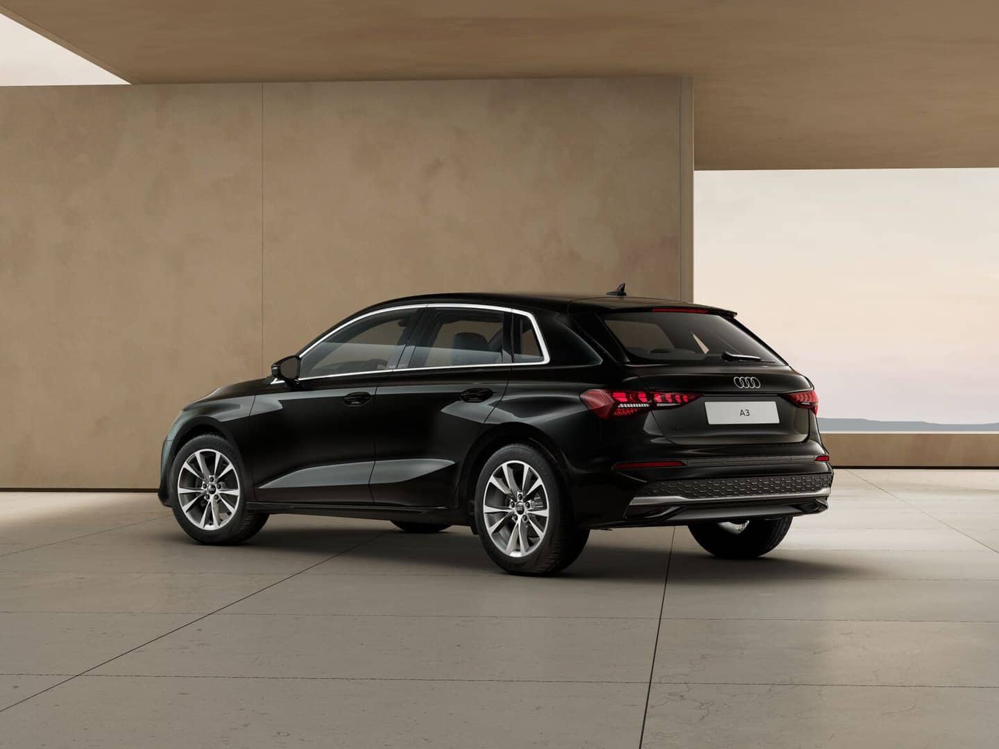 Renting Audi A3 Sportback Advanced Negro Brillante Compacto Manual