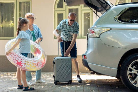 Por qué NO apagar el motor del coche inmediatamente después de un viaje largo - Renting Finders