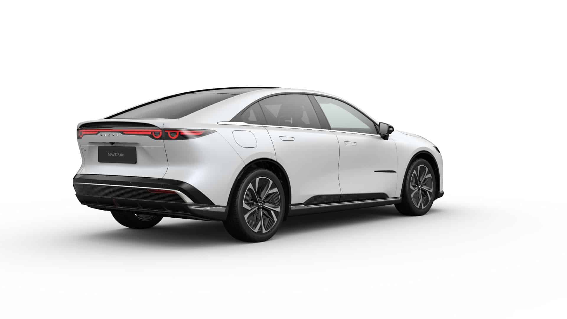 Renting New Mazda 6e EV Takumi Crystal White Pearl Berlina Eléctrica Automática Etiqueta 0